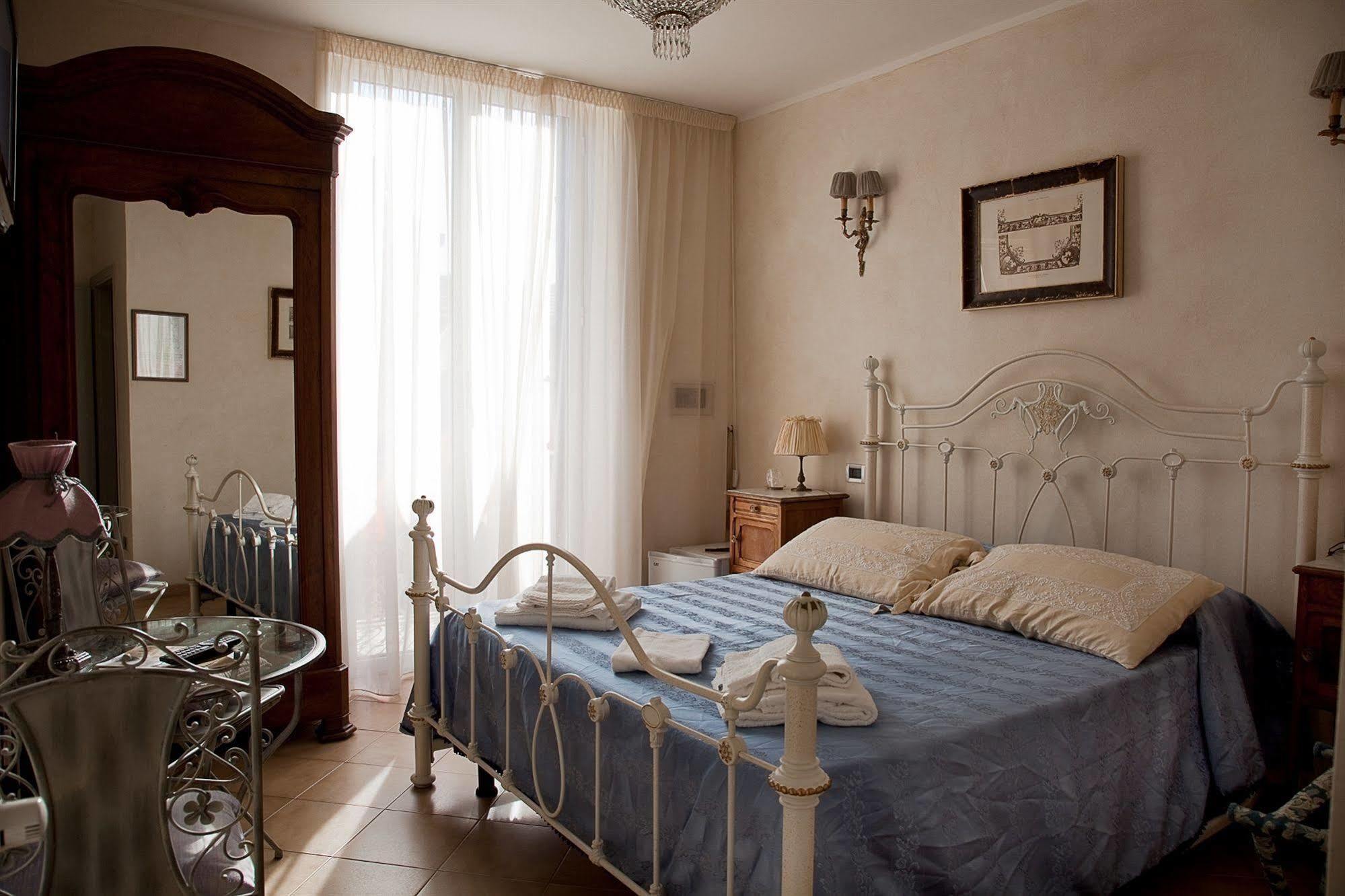 Hotel La Petite Maison Viareggio Exterior photo